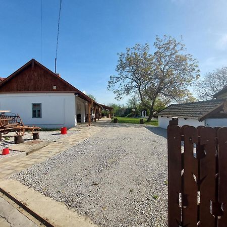 Trinity Vendeghaz Abadszalok Vila Exterior foto
