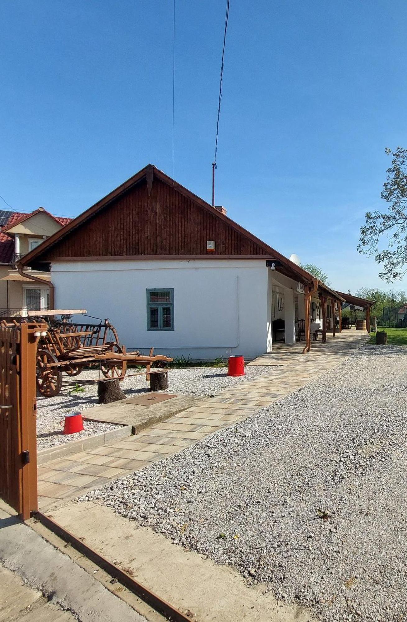 Trinity Vendeghaz Abadszalok Vila Exterior foto